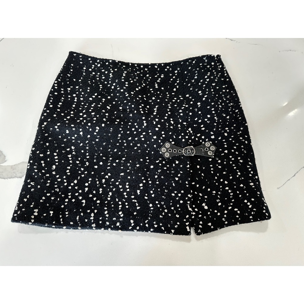 Cynthia Steffe Black Speckled Tweed Mini Skirt Leather Buckle Detail Size 2